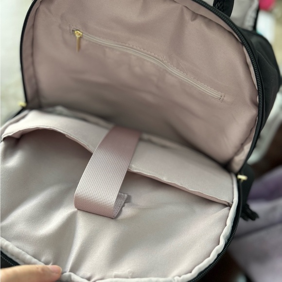 ❌***SOLD*** ❌WILLING TO TRADE Isaac Mizrahi backpack - Picture 10 of 11
